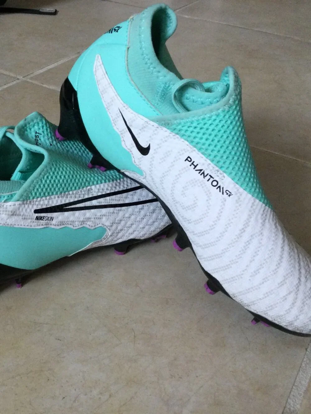 Nike Jr. Phantom GX Academy Dynamic Fit FG/MG soccer cleats white turquoise 4.5Y